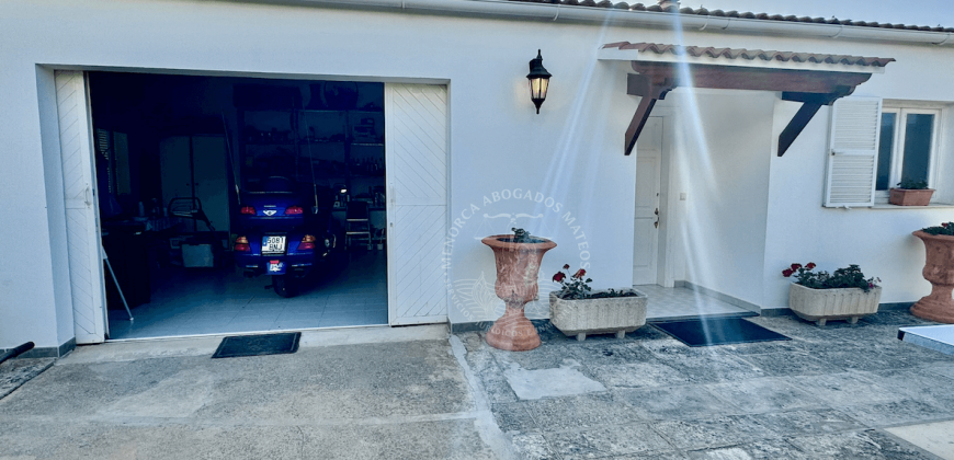 Chalet with tourist license in Cala en Bosch