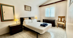 Chalet with tourist license in Cala en Bosch