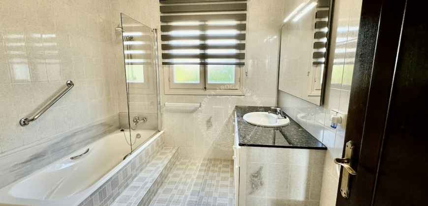 Chalet with tourist license in Cala en Bosch