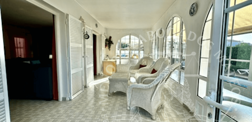 Chalet with tourist license in Cala en Bosch