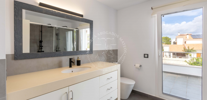 Chalet with Tourist License in Cala Blanca: Your Ideal Opportunity in Ciutadella de Menorca
