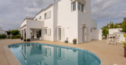 Chalet with Tourist License in Cala Blanca: Your Ideal Opportunity in Ciutadella de Menorca