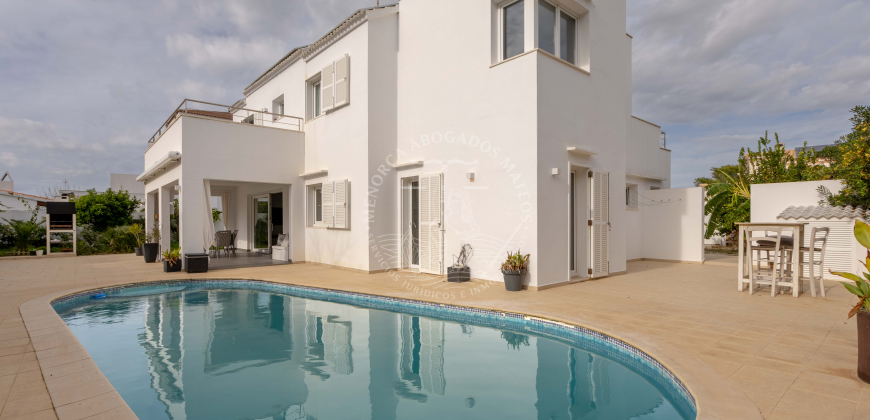 Chalet with Tourist License in Cala Blanca: Your Ideal Opportunity in Ciutadella de Menorca
