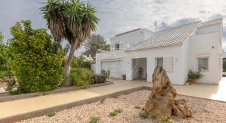 Chalet with Tourist License in Cala Blanca: Your Ideal Opportunity in Ciutadella de Menorca