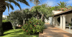Exclusive seafront chalet with total privacy and spectacular views