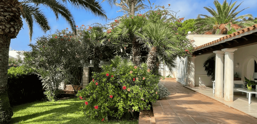 Exclusive seafront chalet with total privacy and spectacular views