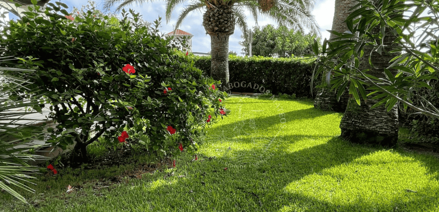 Exclusive seafront chalet with total privacy and spectacular views