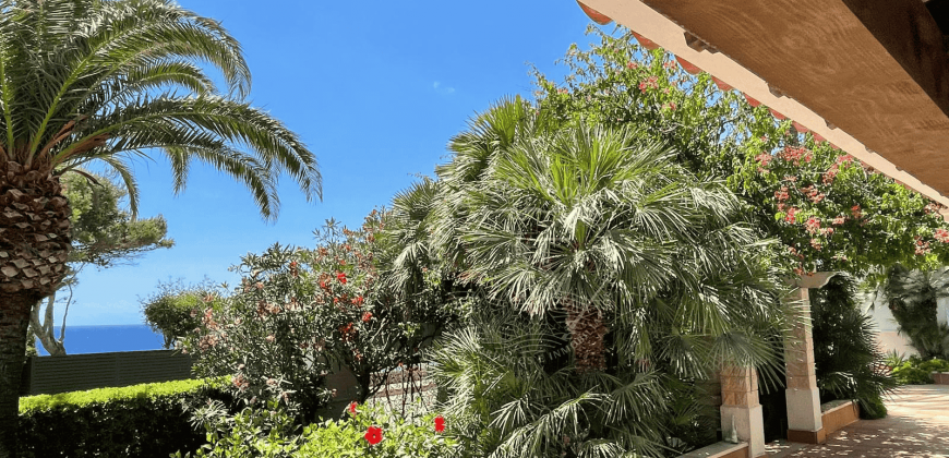 Exclusive seafront chalet with total privacy and spectacular views