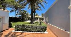 Exclusive seafront chalet with total privacy and spectacular views