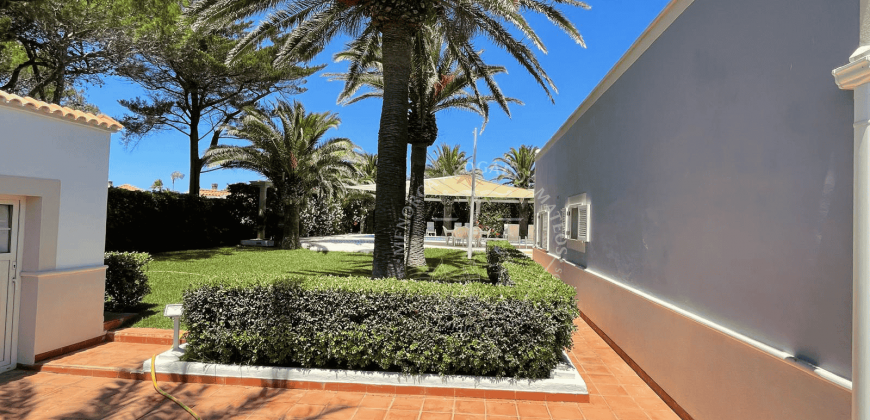 Exclusive seafront chalet with total privacy and spectacular views