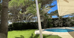 Exclusive seafront chalet with total privacy and spectacular views