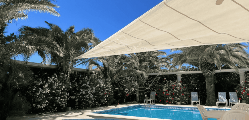Exclusive seafront chalet with total privacy and spectacular views