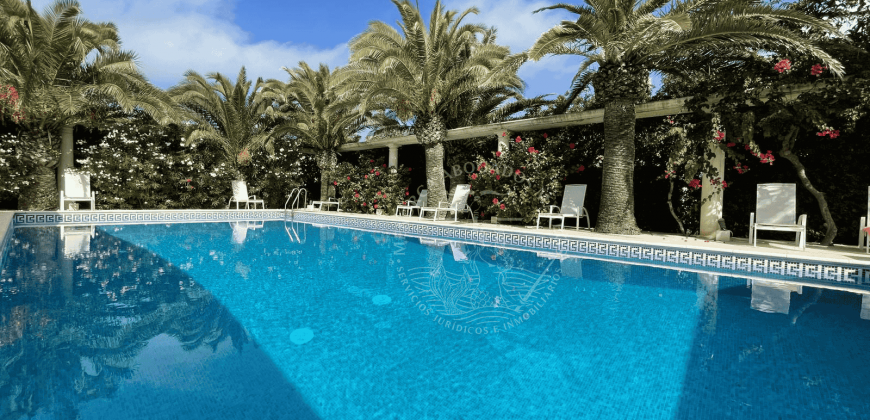 Exclusive seafront chalet with total privacy and spectacular views
