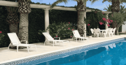Exclusive seafront chalet with total privacy and spectacular views