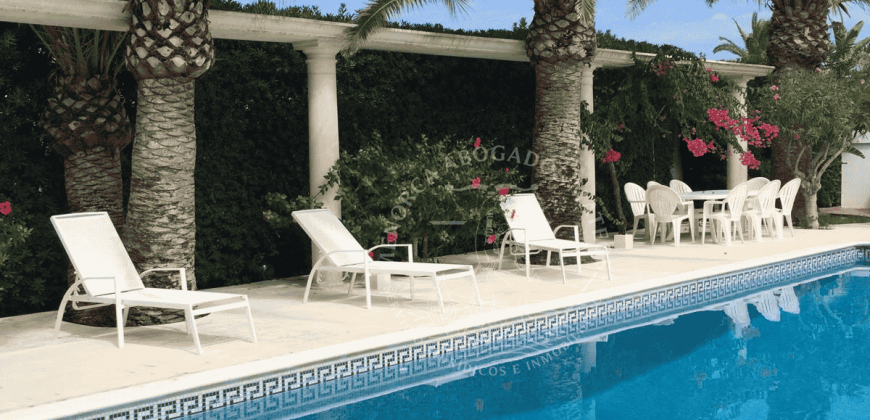 Exclusive seafront chalet with total privacy and spectacular views