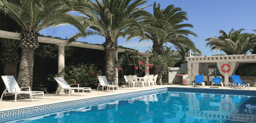 Exclusive seafront chalet with total privacy and spectacular views