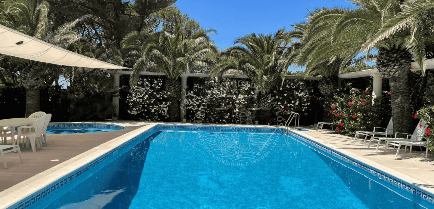 Exclusive seafront chalet with total privacy and spectacular views