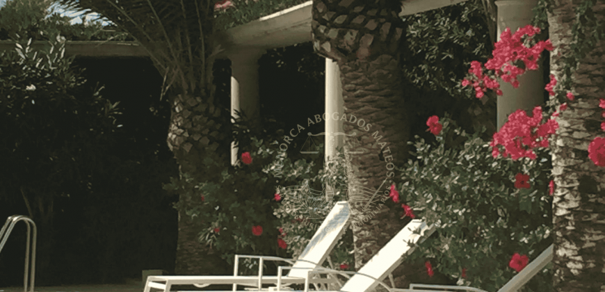 Exclusive seafront chalet with total privacy and spectacular views