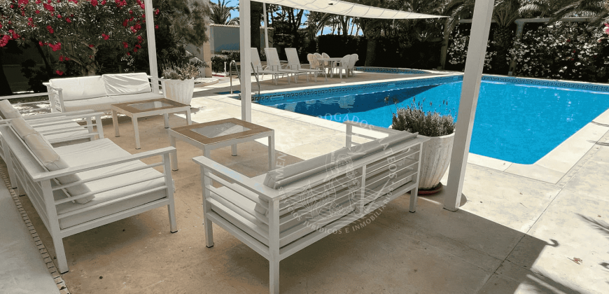 Exclusive seafront chalet with total privacy and spectacular views