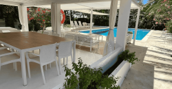 Exclusive seafront chalet with total privacy and spectacular views
