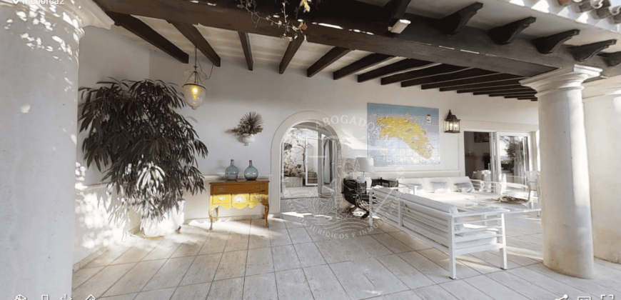Exclusive seafront chalet with total privacy and spectacular views