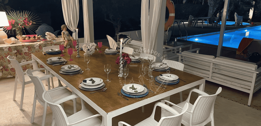 Exclusive seafront chalet with total privacy and spectacular views