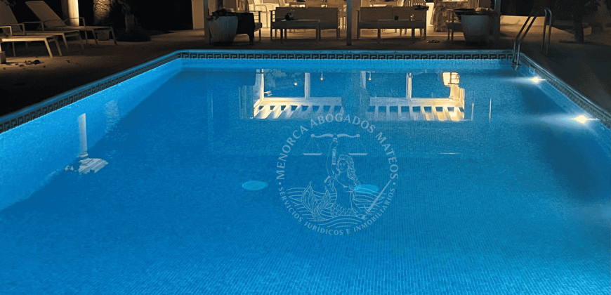 Exclusive seafront chalet with total privacy and spectacular views