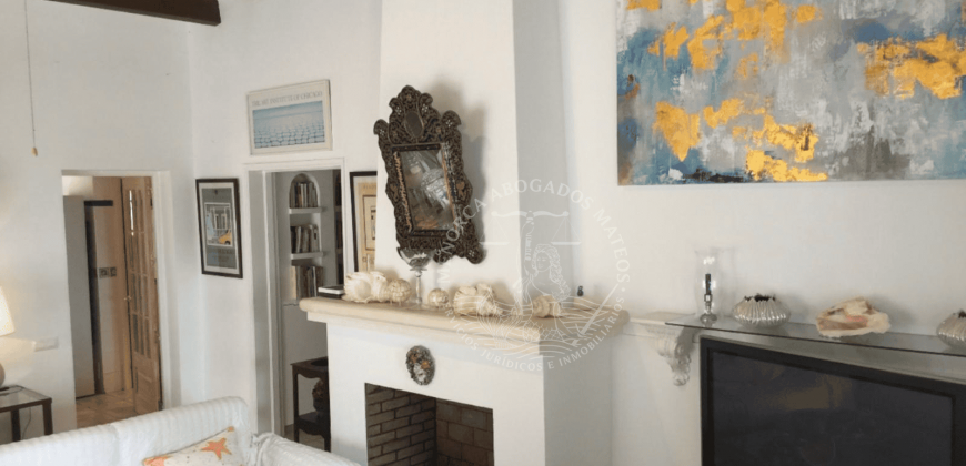 Exclusive seafront chalet with total privacy and spectacular views