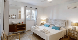 Exclusive seafront chalet with total privacy and spectacular views