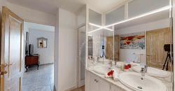 Exclusive seafront chalet with total privacy and spectacular views