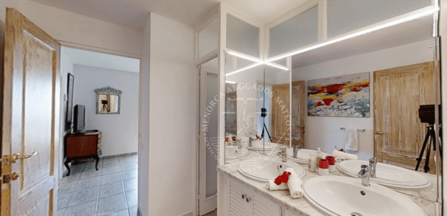 Exclusive seafront chalet with total privacy and spectacular views