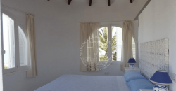Exclusive seafront chalet with total privacy and spectacular views