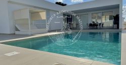 EXCLUSIVE PROPERTY IN CALA BLANCA – DESIGN, COMFORT, AND A PRIVILEGED LOCATION JUST 200 METERS FROM THE SEA