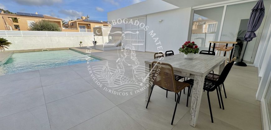 EXCLUSIVE PROPERTY IN CALA BLANCA – DESIGN, COMFORT, AND A PRIVILEGED LOCATION JUST 200 METERS FROM THE SEA