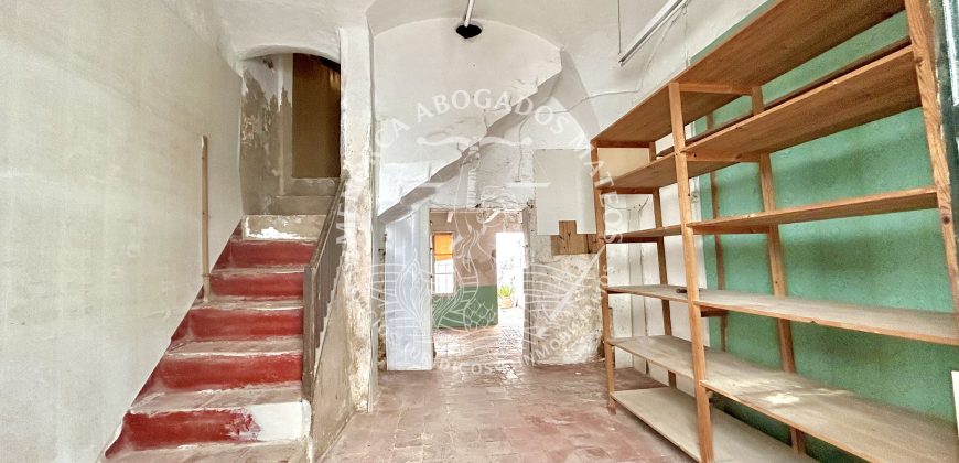 Detached house for sale in the historic center of Ciutadella