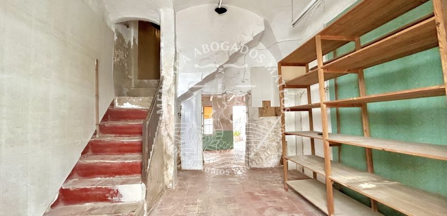 Detached house for sale in the historic center of Ciutadella
