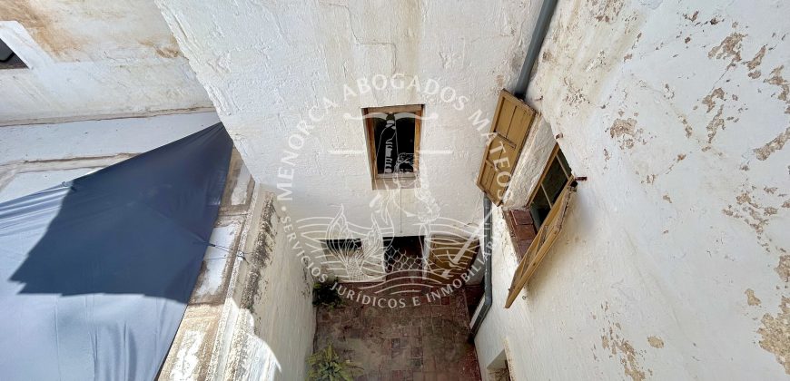 Detached house for sale in the historic center of Ciutadella