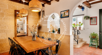 EN EXCLUSIVA Elegante casa señorial menorquina con terraza en Ferreries