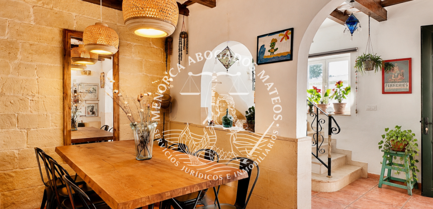 EN EXCLUSIVA Elegante casa señorial menorquina con terraza en Ferreries