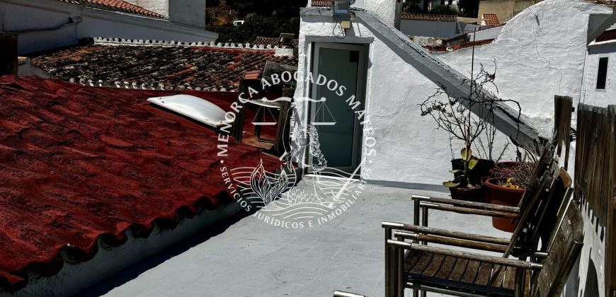 EN EXCLUSIVA Elegante casa señorial menorquina con terraza en Ferreries