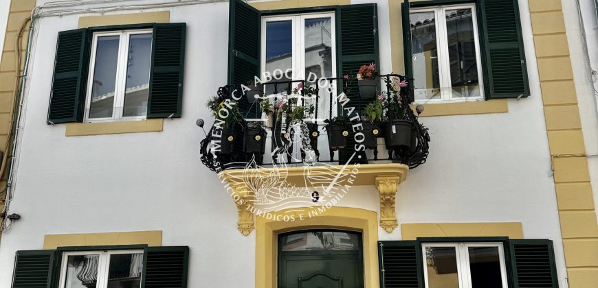 EN EXCLUSIVA Elegante casa señorial menorquina con terraza en Ferreries